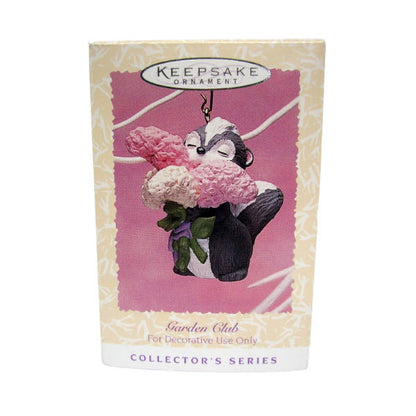 1995 Skunk Hallmark Ornament (Garden Club) QEO8091