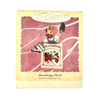 1995 Strawberry Patch Hallmark Ornament (Easter) QEO8171
