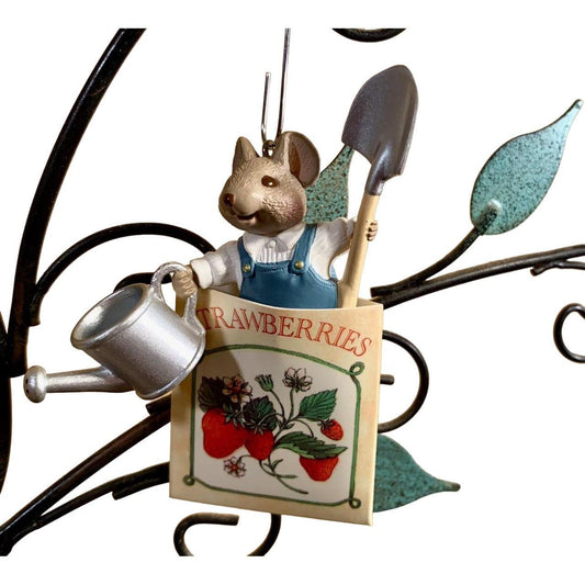 1995 Strawberry Patch Hallmark Ornament (Easter) QEO8171