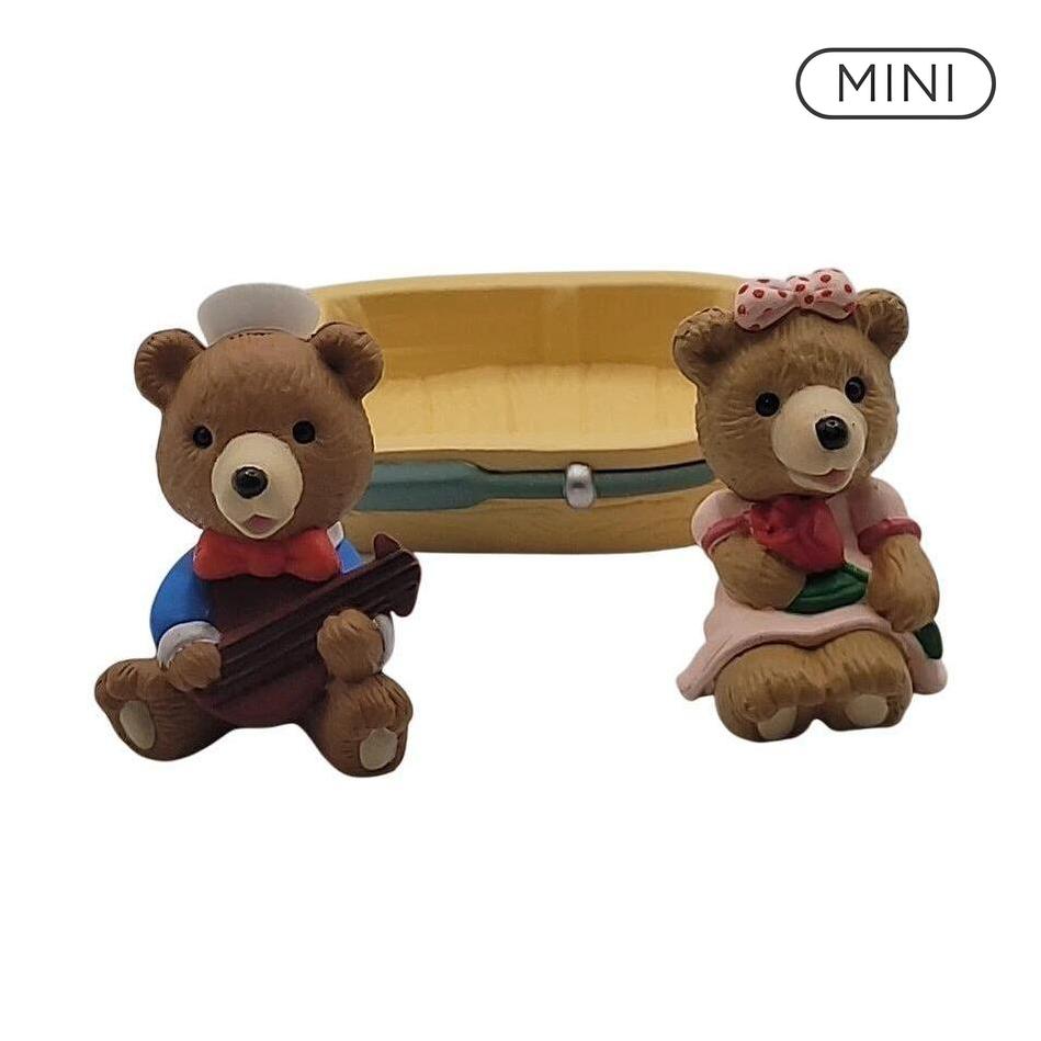 1995 Sweetheart Cruise Hallmark Ornament (Teddy Bear) QSM8004 Image1
