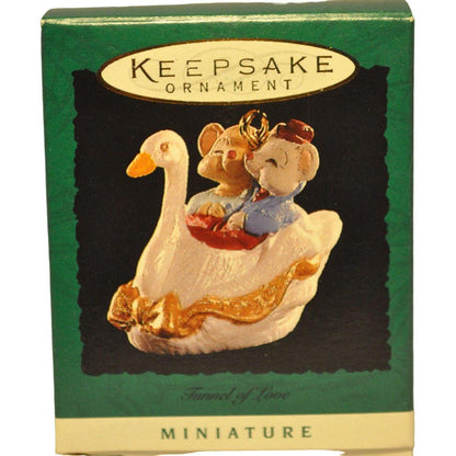 1995 Tunnel of Love Hallmark Ornament (Mouse) QXM4029