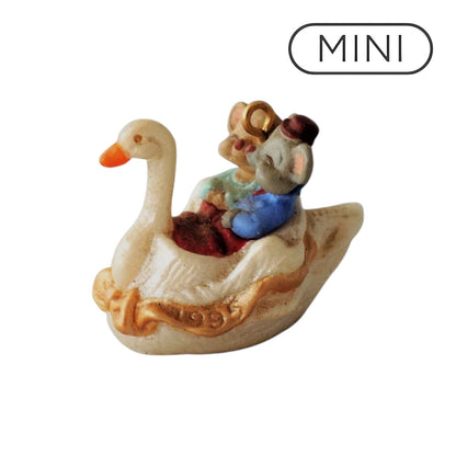 1995 Tunnel of Love Hallmark Ornament (Mouse) QXM4029 Image1
