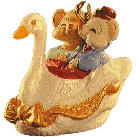 1995 Tunnel of Love Hallmark Ornament (Mouse) QXM4029