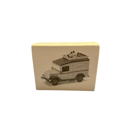 1995 “Village Express Van” Heritage Village Series Department 56 756-0 Image2