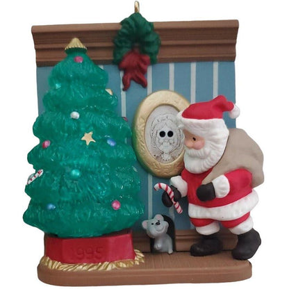 1995 Wee Little Christmas Hallmark Ornament (Santa Claus) QLX7329