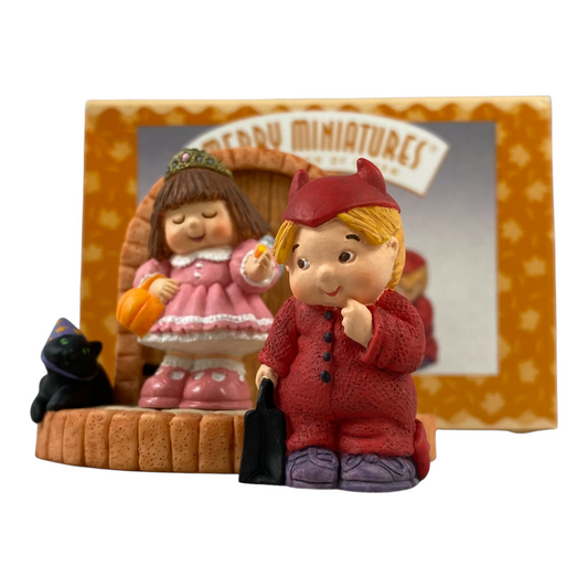 1996 Bashful Visitors (Halloween)