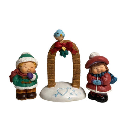 1996 Bashful Mistletoe Hallmark Ornament (Merry Miniatures) QFM8054