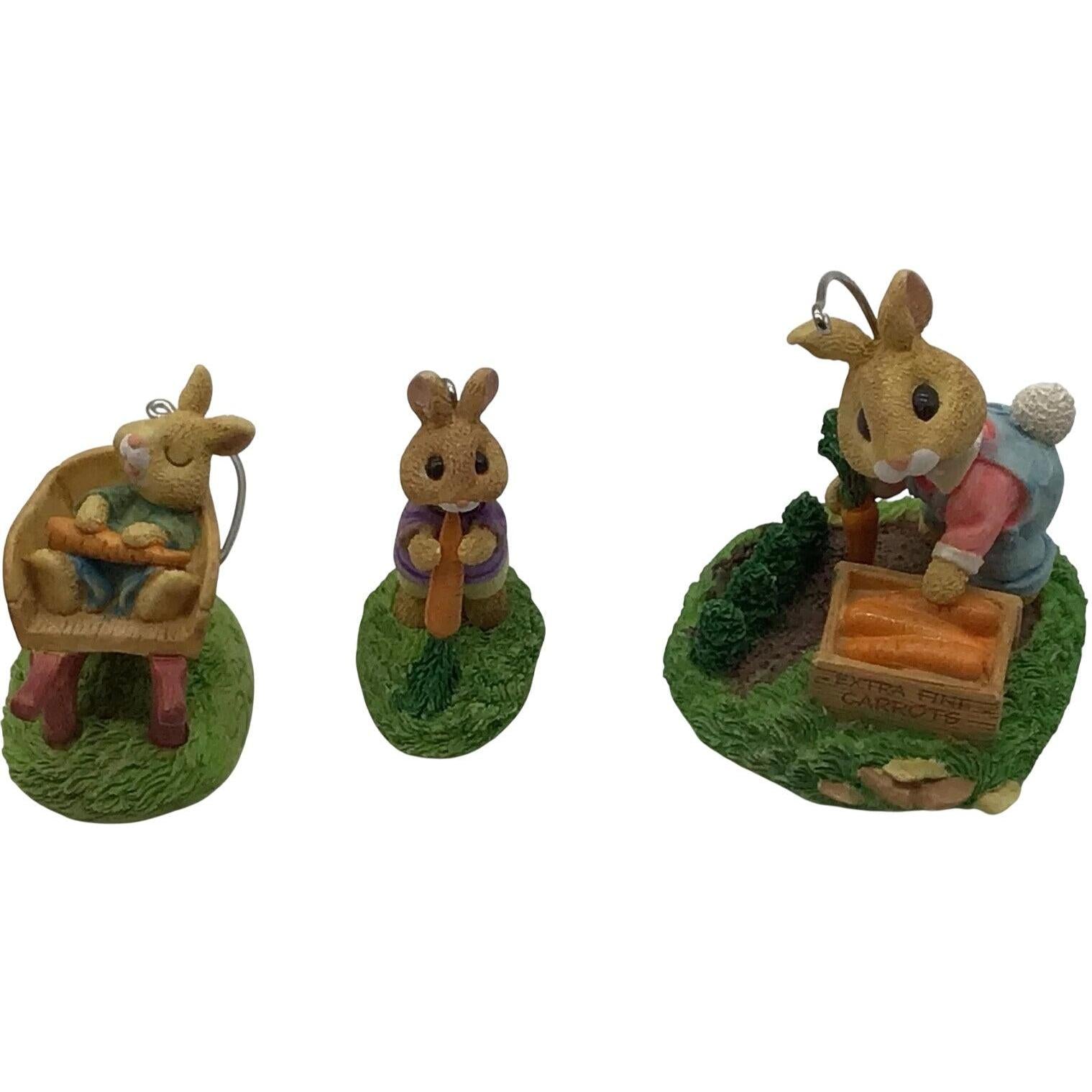 1996 Bumper Crop Hallmark Ornament (Tender Touches) QEO8735