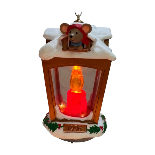 1996 Chris Mouse Inn Hallmark Ornament (Chris Mouse) QLX7371 Image1