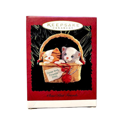 1996 Close-Knit Friends Hallmark Ornament (Friendship) QX5874 Image2