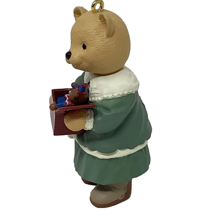 1996 Daughter Hallmark Ornament (Family) QX6077 Image5