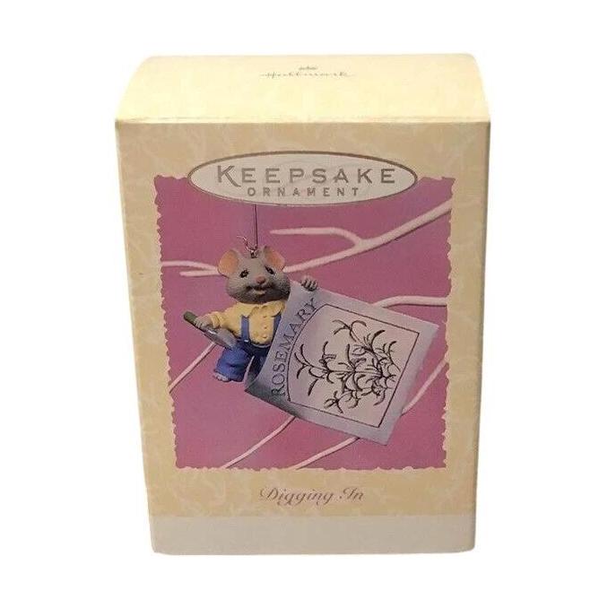 1996 Digging In Hallmark Ornament (Mouse) QEO8712 Image3