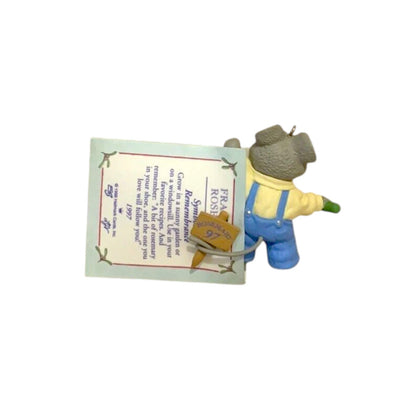 1996 Digging In Hallmark Ornament (Mouse) QEO8712 Image4