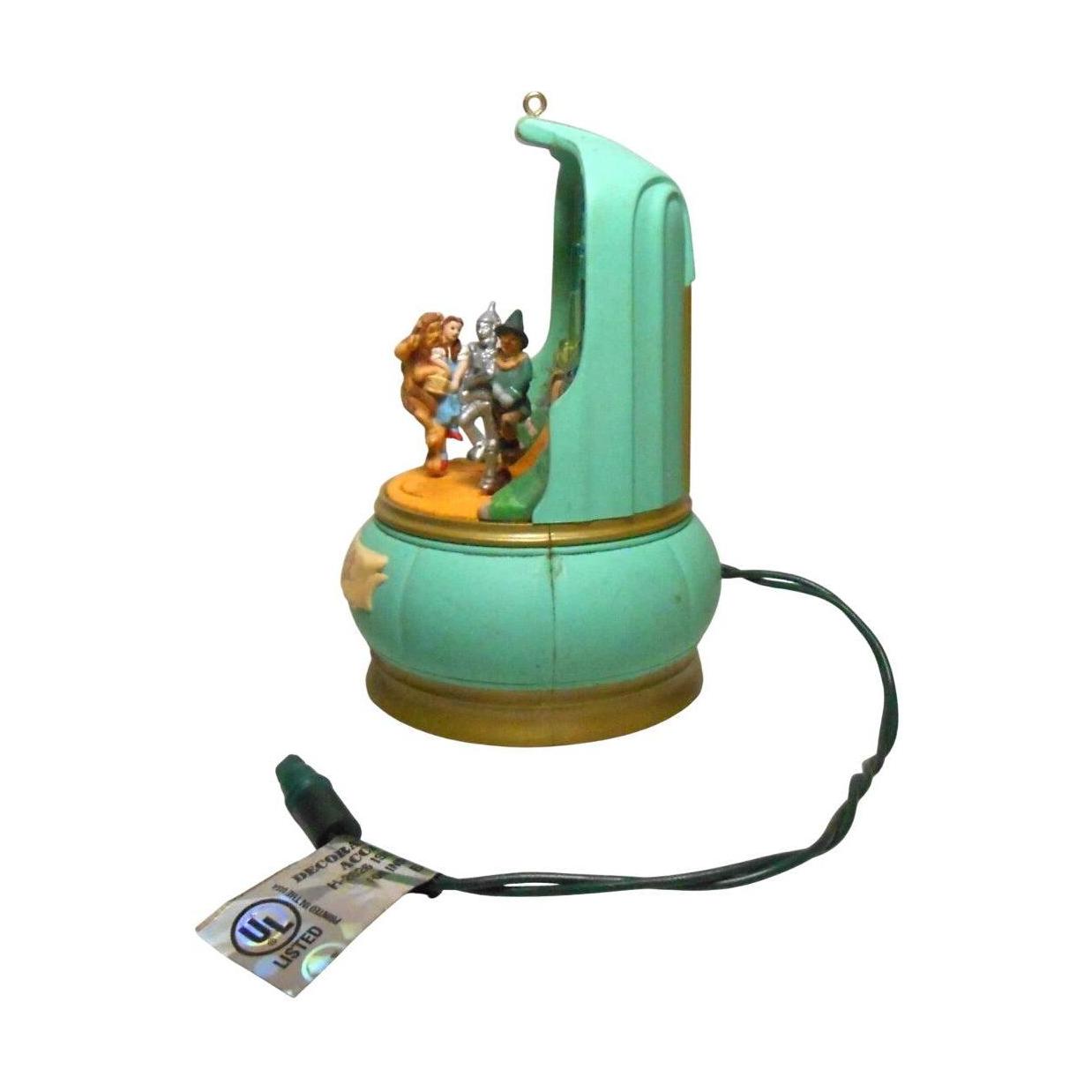 1996 Emerald City Hallmark Ornament (The Wizard of Oz) QLX7454 Image4