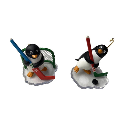 1996 Goial Line Glory Hallmark Ornament (Penguin) QX6001 Image3