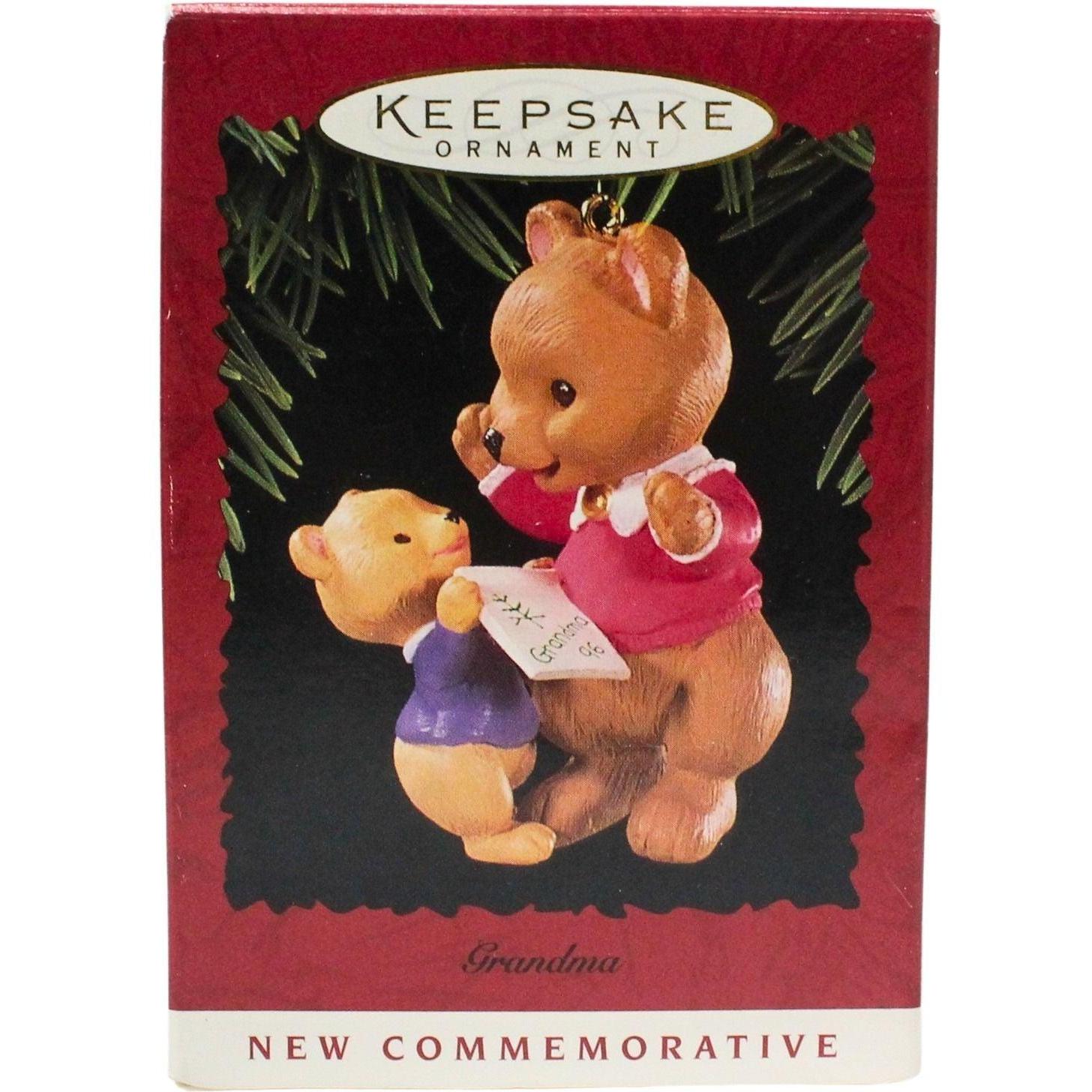 1996 Grandma Hallmark Ornament (Grandma Bears) QX5844