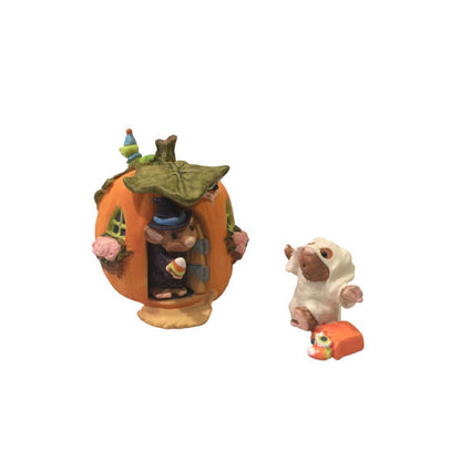 1996 Happy Haunting Hallmark Ornament (Merry Miniatures) QFM8124