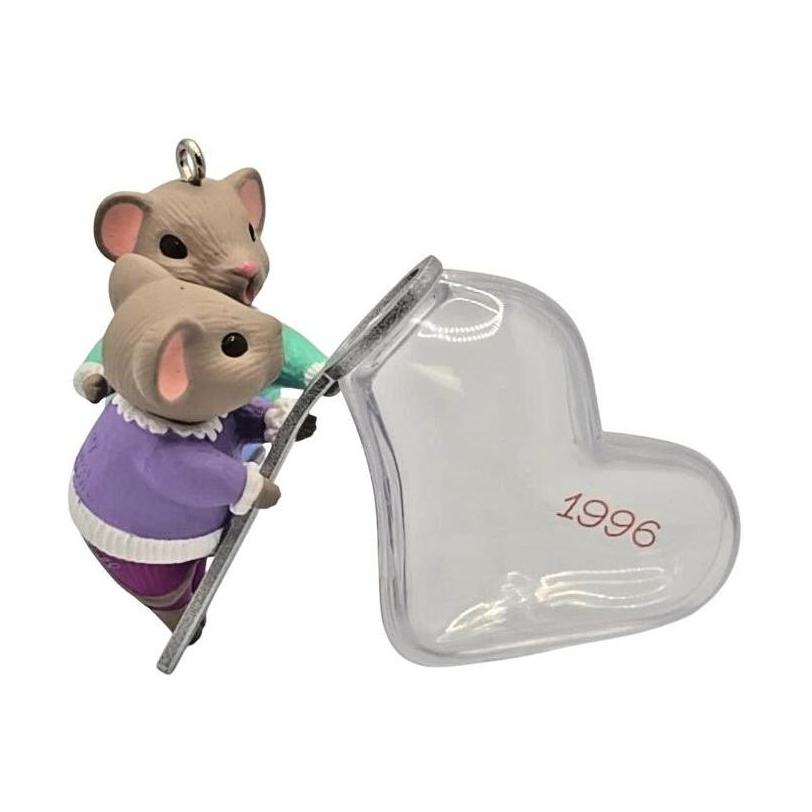 1996 Hearts Full of Love Hallmark Ornament (Mouse) QX5814 Image1