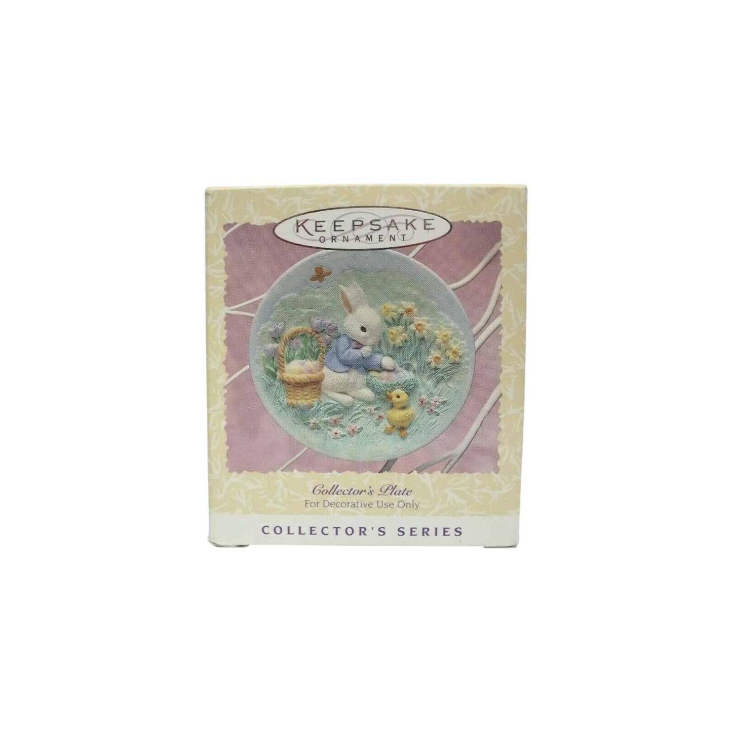 1996 Keeping a Secret Hallmark Ornament (Collector's Plate) QEO8221 Image2