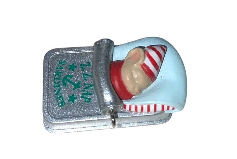 1996 Long Winter's Nap Hallmark Ornament (Mouse) QXM4244 Image4