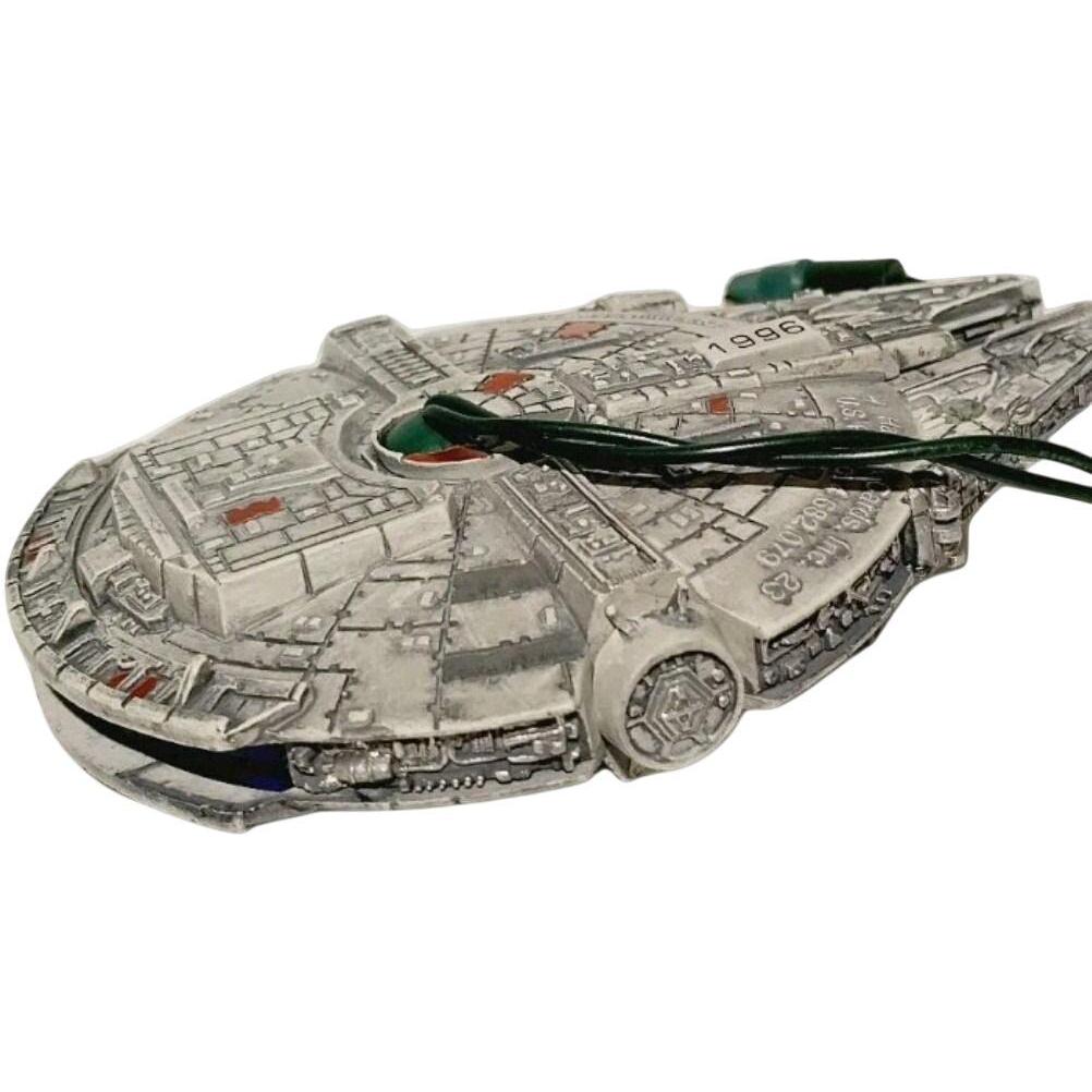 1996 Millennium Falcon Hallmark Ornament (Star Wars) QLX7474