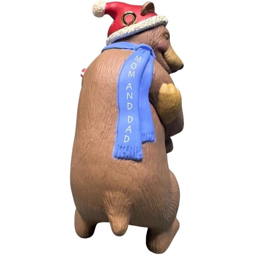 1996 Mom and Dad Hallmark Ornament (Family) QX5821