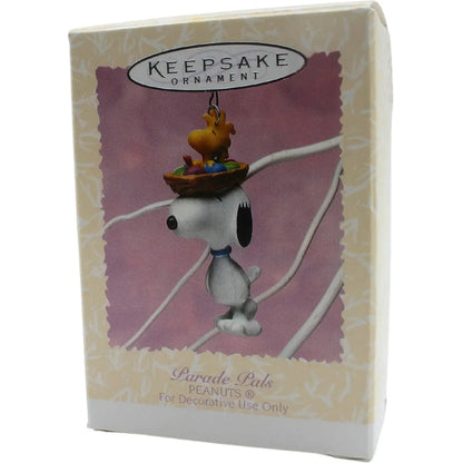 1996 Parade Pals Hallmark Ornament (Peanuts) QEO8151