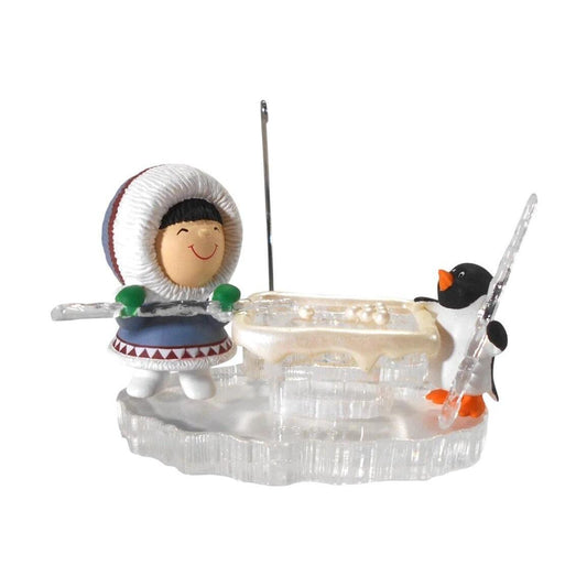 1996 Playing Pool Hallmark Ornament (Frosty Friends) QX5681 Image1
