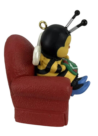 1996 Sew Sweet Hallmark Ornament (Bee) QX5921