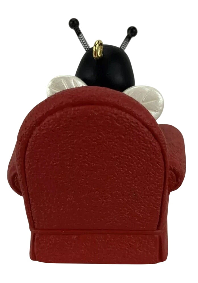 1996 Sew Sweet Hallmark Ornament (Bee) QX5921