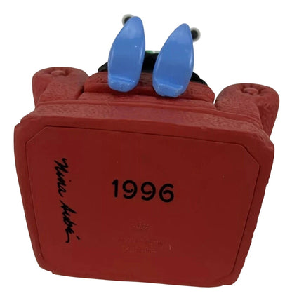 1996 Sew Sweet Hallmark Ornament (Bee) QX5921