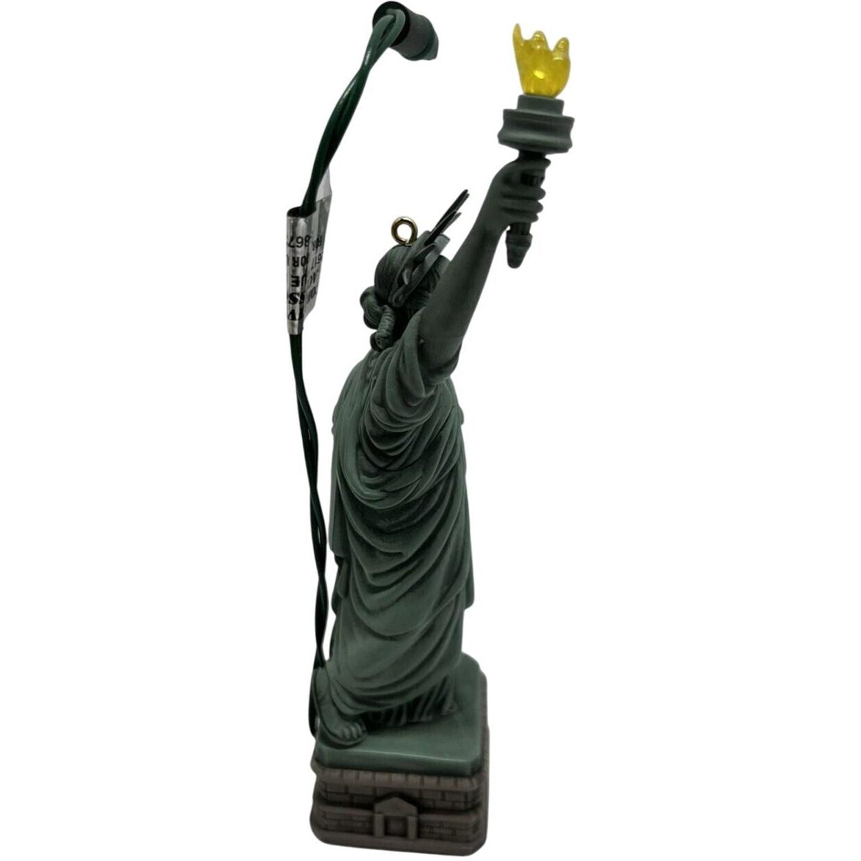 1996 The Statue of Liberty Hallmark Ornament (City and State) QLX7421