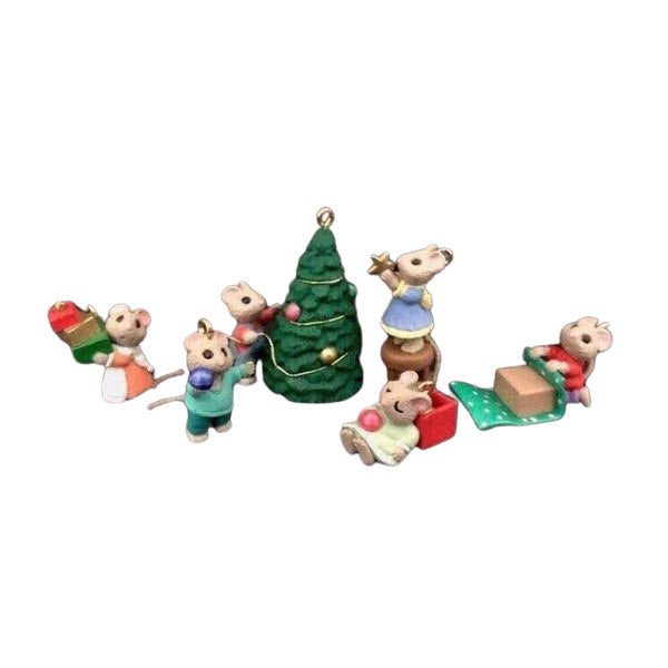 1996 Tiny Christmas Helpers Hallmark Ornament (Six Mice) QXM4261