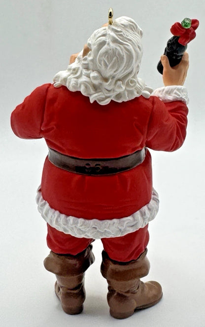 1996 Welcome Guest Hallmark Ornament (Coca-Cola) QX5394 Image6