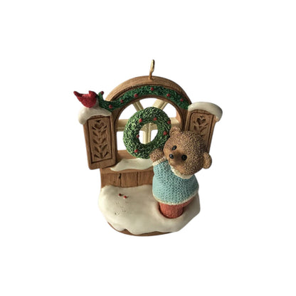 1996 Welcome Sign Hallmark Ornament (Tender Touches) QX6331 Image1