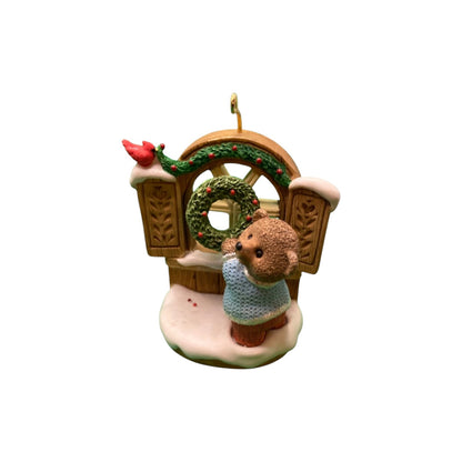 1996 Welcome Sign Hallmark Ornament (Tender Touches) QX6331 Image5