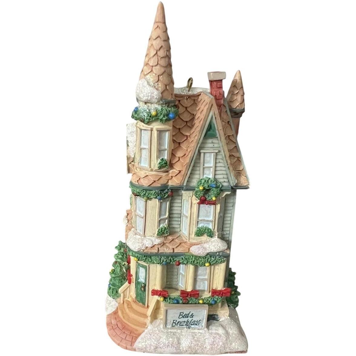 1997 Christmas Town Inn (Buildings & Houses)