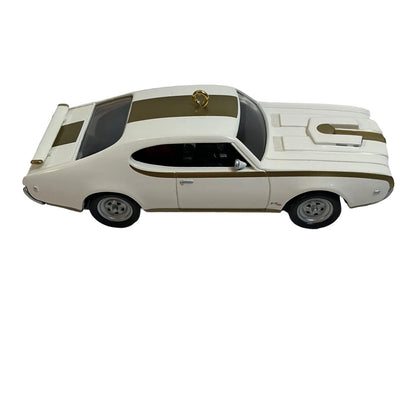 1997 Hallmark Ornament (1969) Hurst Oldsmobile 442 Hallmark Ornament (Classic American Cars) QX6102