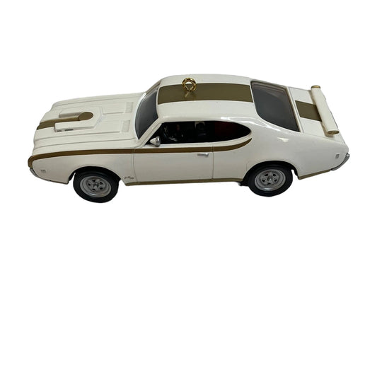 1997 Hallmark Ornament (1969) Hurst Oldsmobile 442 Hallmark Ornament (Classic American Cars) QX6102