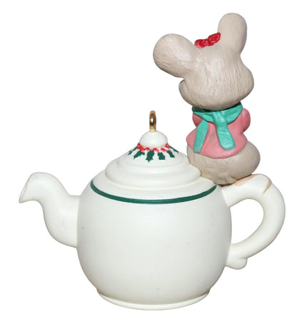 1997 Mom Hallmark Ornament (Family) QX6525