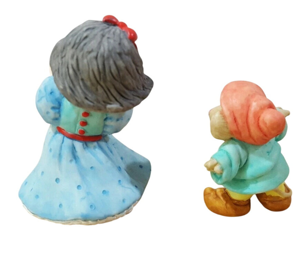 1997 Snow White and Dancing Dwarf Hallmark Ornament (Snow White) QFM8535