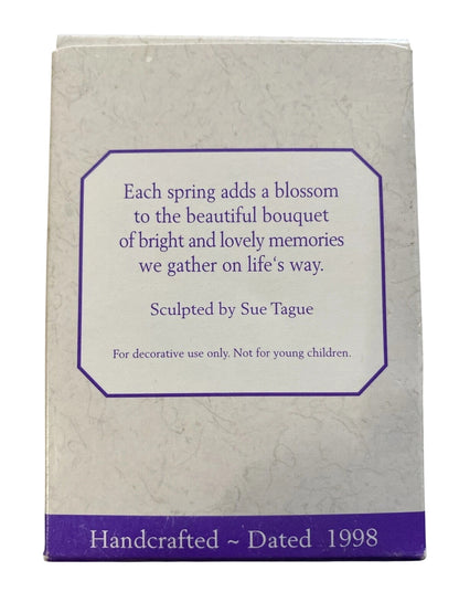 1997 Bouquet of Memories Hallmark Ornament (Flower) QEO8456