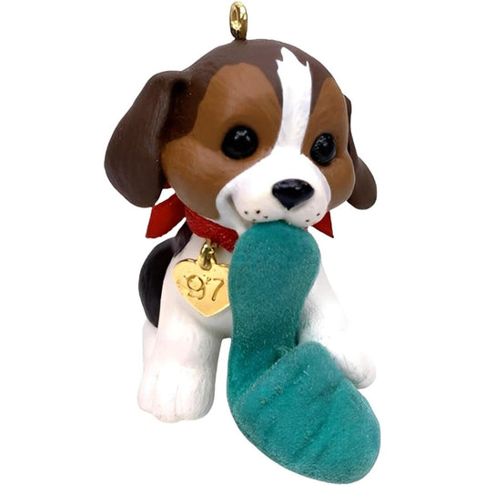 1997 Brown and White Spotted Puppy Hallmark Ornament (Puppy Love) QX6222