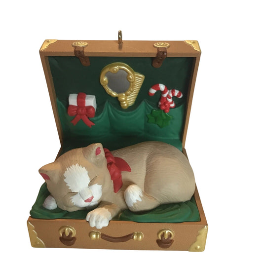1997 Cat in a Suitcase Hallmark Ornament (Cat Naps) QX6205