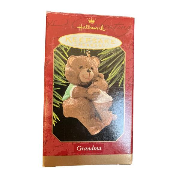 1997 Grandma Hallmark Ornament (Family) QX6625