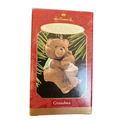 1997 Grandma Hallmark Ornament (Family) QX6625