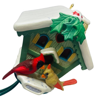 1997 Holiday Serenade Hallmark Ornament (Bird) QLX7485