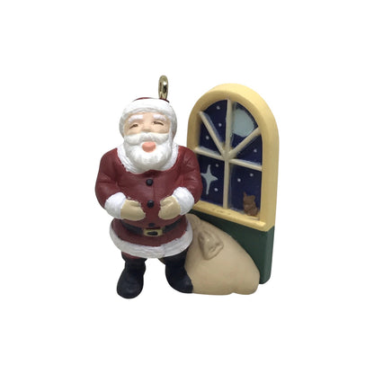 1997 Jolly Old Santa Hallmark Ornament (Santa Claus) QXC5145 Image4