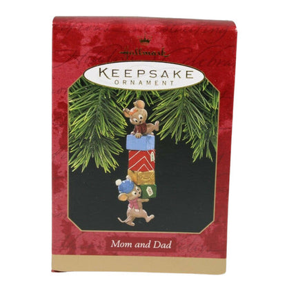 1997 Mom and Dad Hallmark Ornament (Family) QX6522