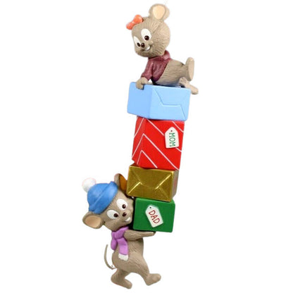 1997 Mom and Dad Hallmark Ornament (Family) QX6522